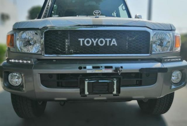 Toyota Land Cruiser 70 2020 LHD - Image 7