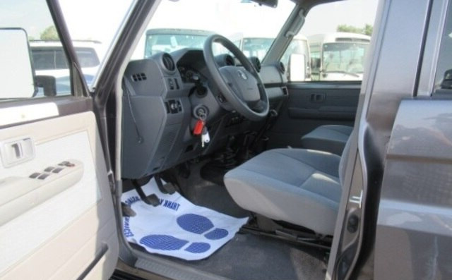 Toyota Land Cruiser 70 2020 LHD - Image 10