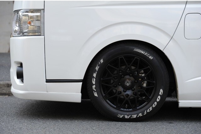 TOYOTA HIACE - Image 4