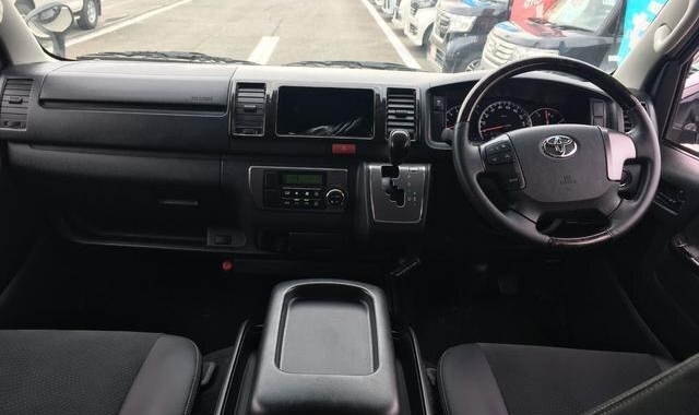 TOYOTA HIACE VAN 2018 - Image 3