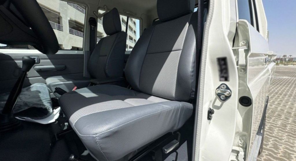 Toyota Land Cruiser Pick Up LC79 Double Cabin MY2024 DIESEL 4.2L - Image 3