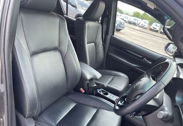 2019 TOYOTA HILUX MANUAL DIESEL - Image 4