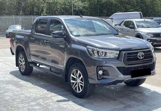 2019 TOYOTA HILUX MANUAL DIESEL - Image 6
