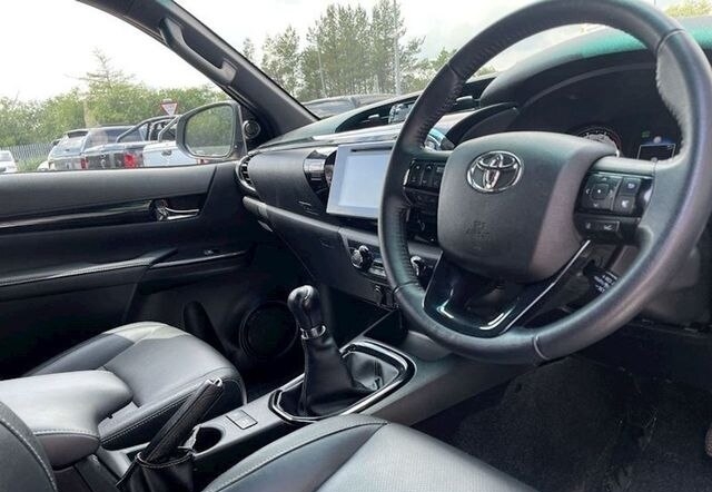 2019 TOYOTA HILUX MANUAL DIESEL - Image 7