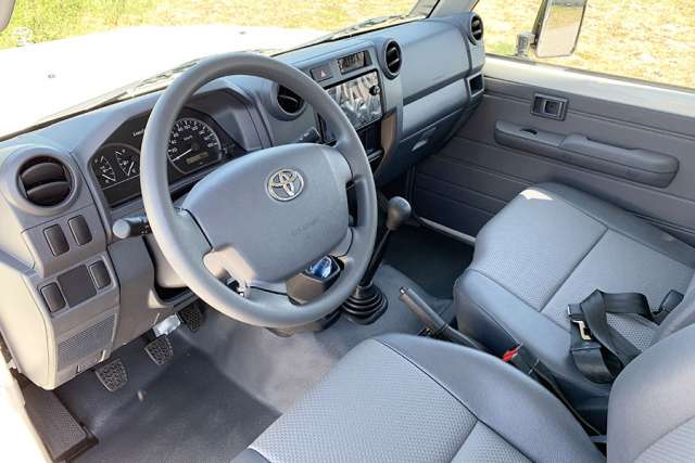 Toyota Land Cruiser HZJ78L 4×4 Hard Top - Image 5
