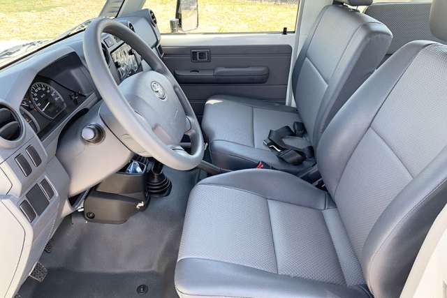 Toyota Land Cruiser HZJ78L 4×4 Hard Top - Image 6