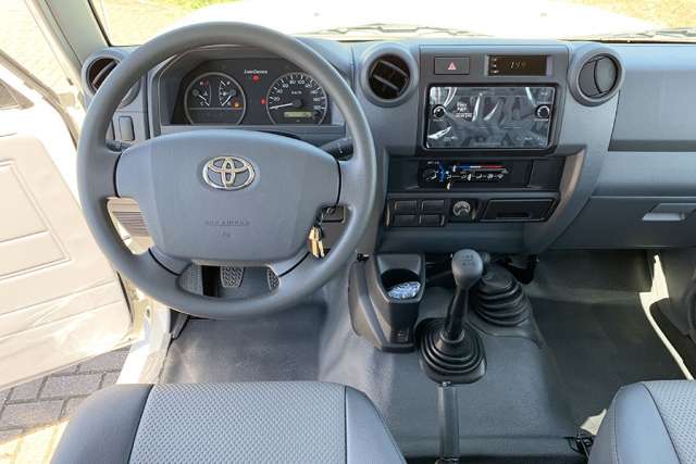 Toyota Land Cruiser HZJ78L 4×4 Hard Top - Image 7