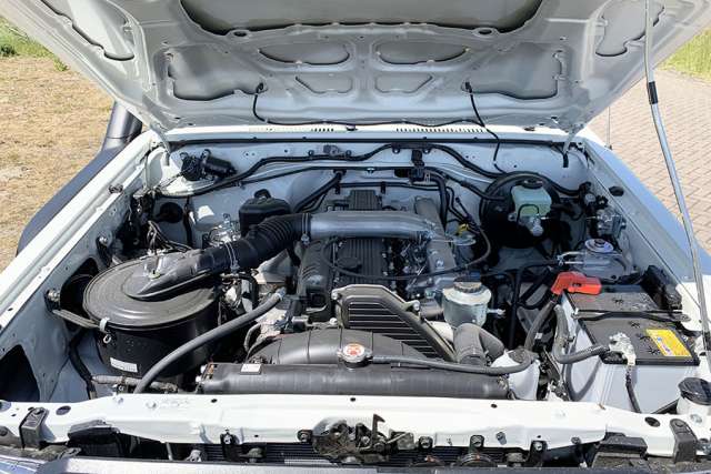 Toyota Land Cruiser HZJ78L 4×4 Hard Top - Image 10